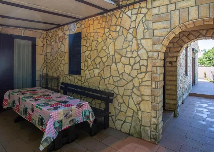 Pet Friendly In Apartamento Njivice
