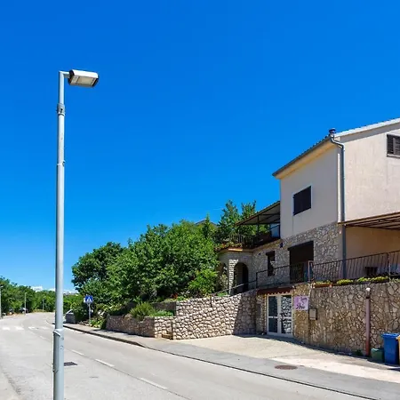 Appartement 2 Bedroom Amazing In Njivice